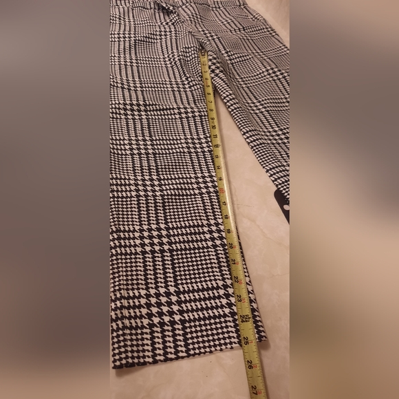 Michael Kors Black and White Checkered Cropped Pants - Picture 3 of 14